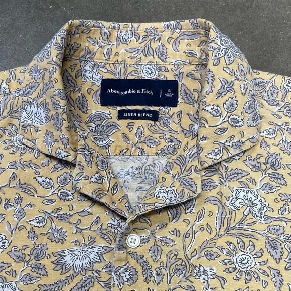 Abercrombie & Fitch Linen Blend Floral Print Button Up Shirt - Picture 3 of 8